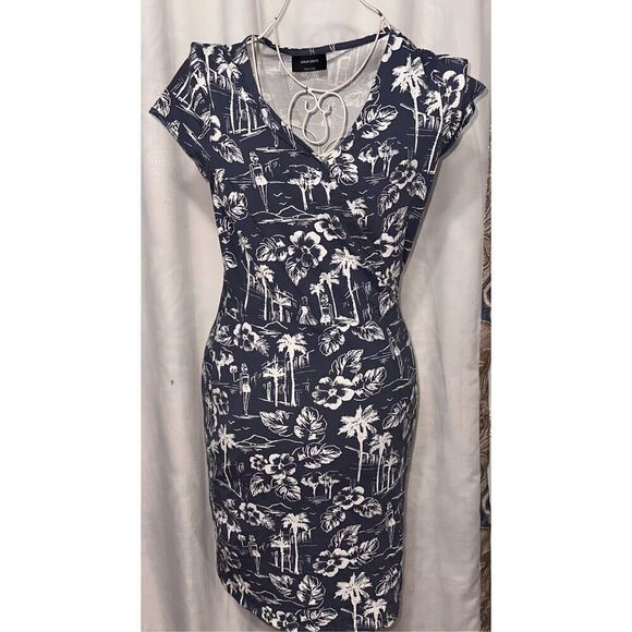 BEAUTIFUL Yessica Dress Womens size Small Blue Wrap dress  Tropical Print Hawaii - Picture 1 of 9